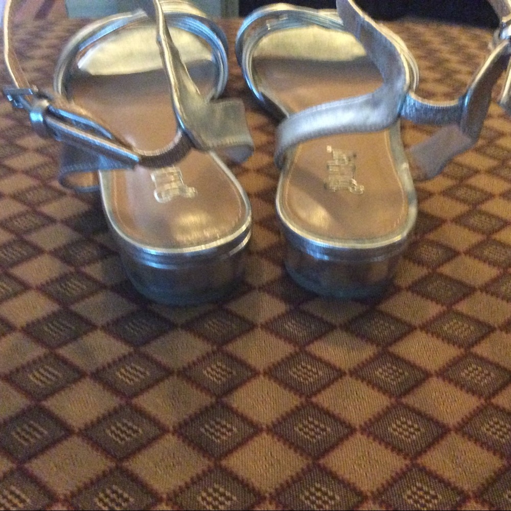 Sandals - Picture 3 of 4